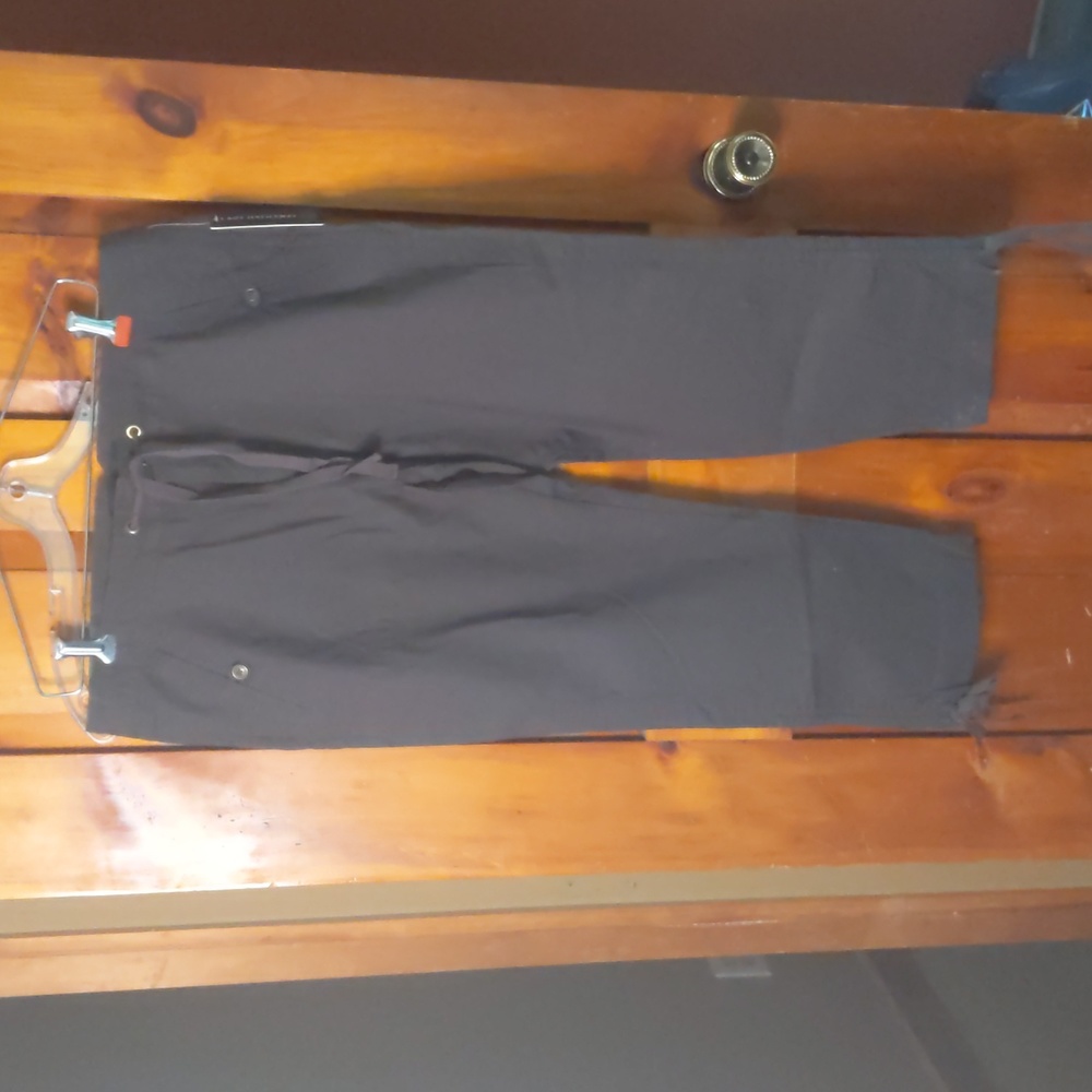 Lady Hathaway Capri pants size 12, drawstring waist zipper/button closure pocket
